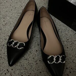 27 EDIT Naturalizer Katalie Chained Detail Pointed Toe Pump